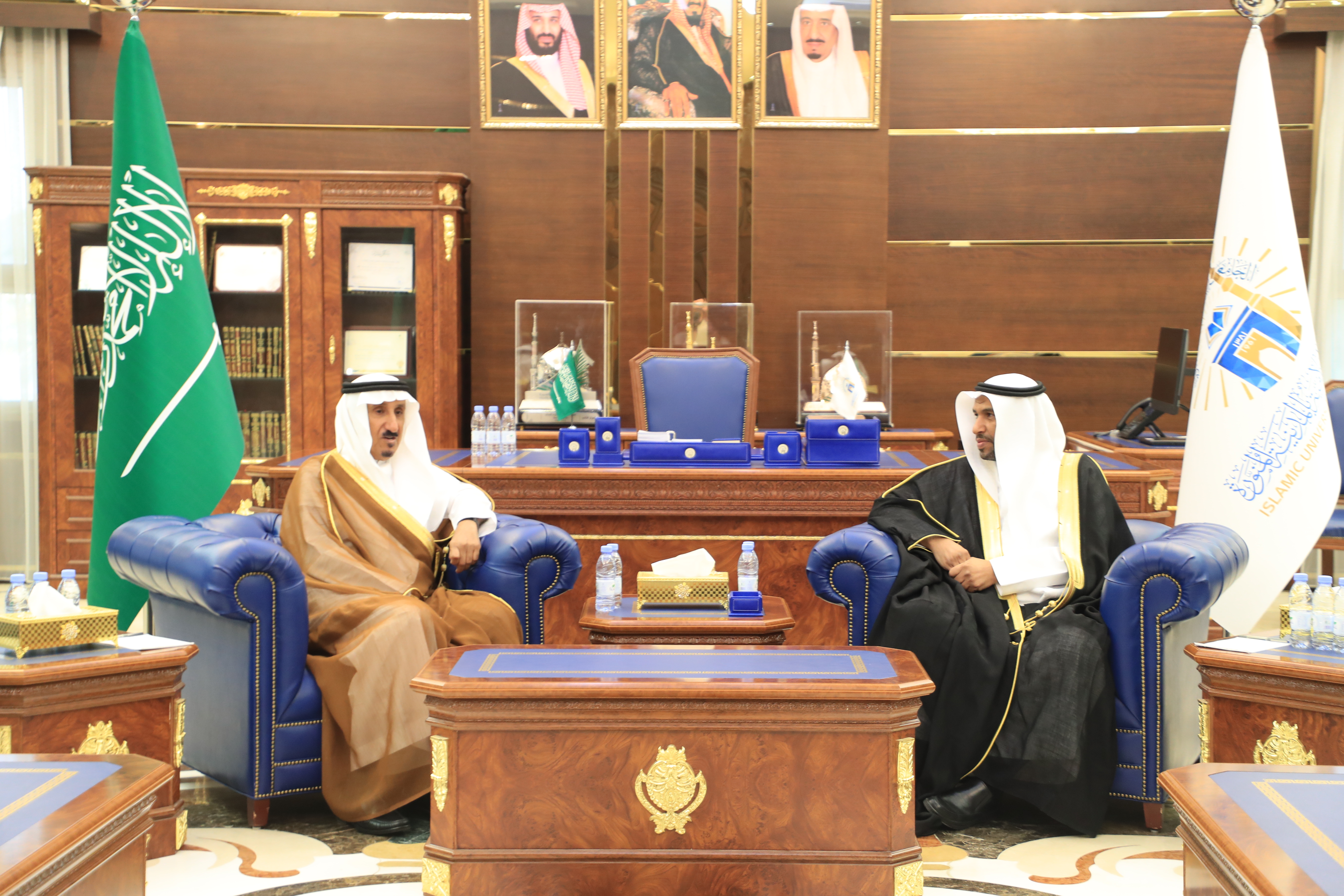 ‏استقبل سعادة رئيس ⁧‫الجامعة الإسلامية‬⁩ المكلف، أ.د. حسن بن عبدالمنعم العوفي، معالي أمين عام دارة الملك عبدالعزيز المكلف الدكتور فهد بن عبدالله السماري